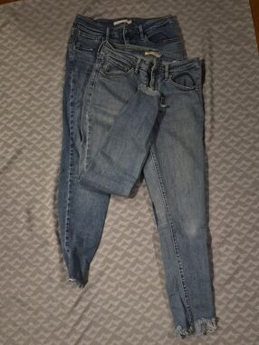 2 pack original Levis 721 high rise skinny capri for women